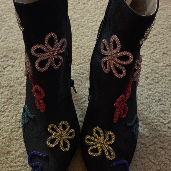 Betsy Johnson beaded Flower Midi heel Boots - Picture 1 of 3